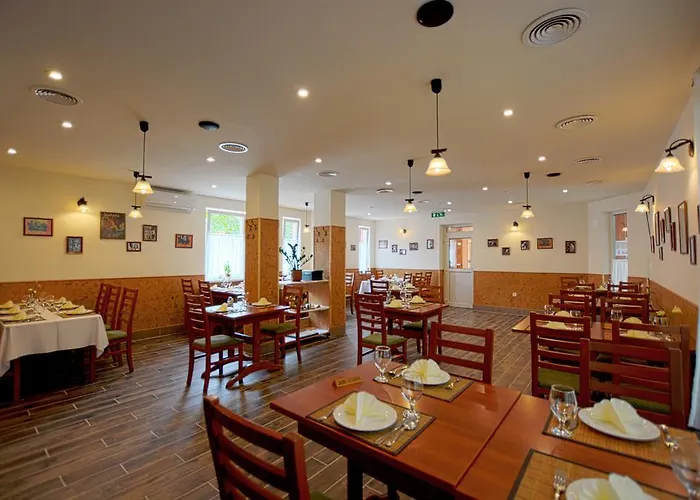 Casablanca And Restaurant 2* דברצן